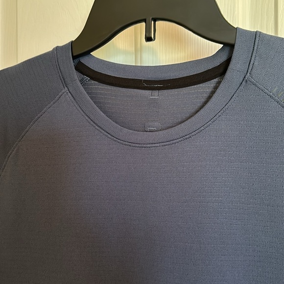 Lululemon size large performance T-shirt - Picture 2 of 6
